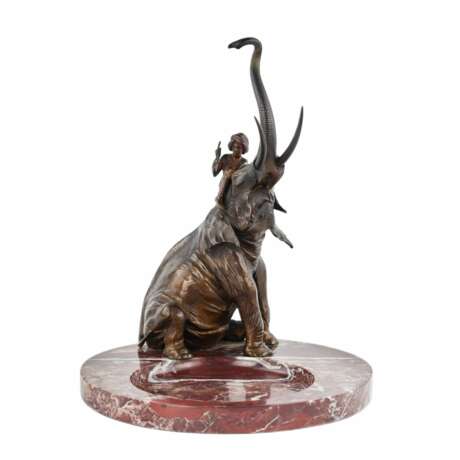 Franz Bergman. Decorative dish for small items made of marble, with a bronze figure of an elephant. - Foto 2
