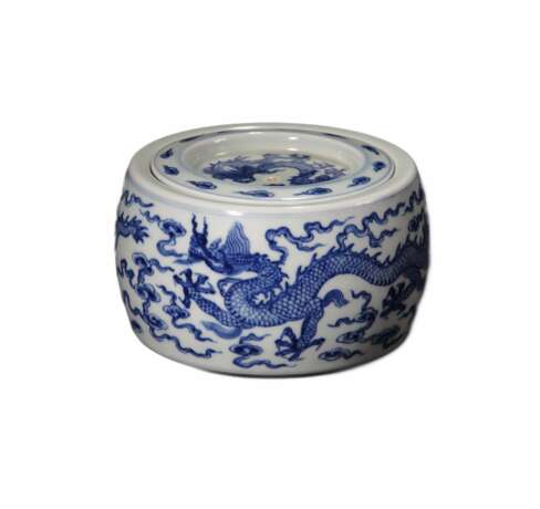 Porcelain cricket jar, Ming style. Chenghua Badge. Republic period 1912-1949. - Foto 1