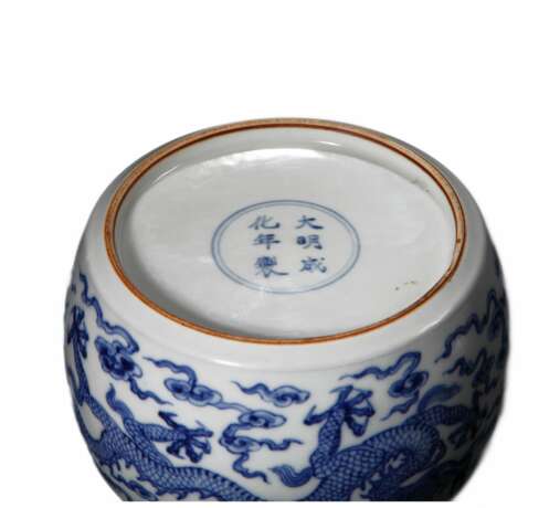 Porcelain cricket jar, Ming style. Chenghua Badge. Republic period 1912-1949. - Foto 2