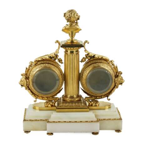 Instrument de table en marbre blanc, bronze dore : avec horloge, thermomètre et baromètre. 19ème siècle. - photo 4