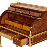 E.KAHN. A magnificent cylindrical bureau in mahogany and satin wood with gilt bronze. - Foto 7