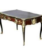 Tische. Magnificent writing desk in wood and gilded bronze, Louis XV style.