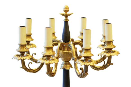 French floor lamp made of gilded and patinated bronze. The turn of the 19th and 20th centuries. - Foto 5