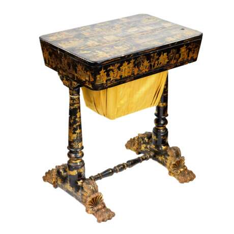Table artisanale en laque de Pekin noir et or. 19ème siècle. - photo 2
