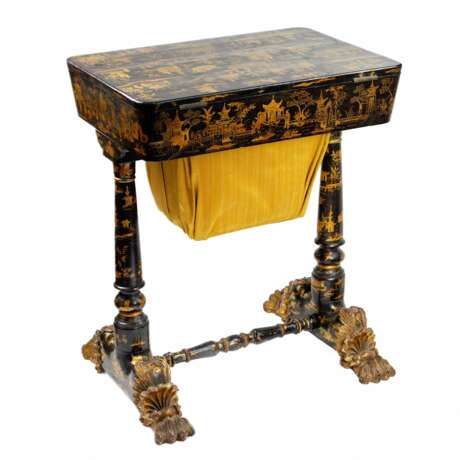 Table artisanale en laque de Pekin noir et or. 19ème siècle. - photo 3