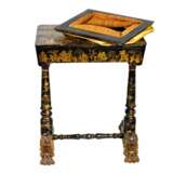 Table artisanale en laque de Pekin noir et or. 19ème siècle. - photo 7