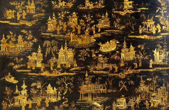 Table artisanale en laque de Pekin noir et or. 19ème siècle. - photo 9