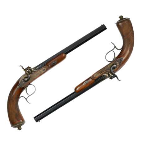 Une paire de pistolets de duel de l`armurier de la cour de Nicolas Ier - Bertrand. Saint-Pétersbourg. Milieu du 19ème siècle. - photo 2