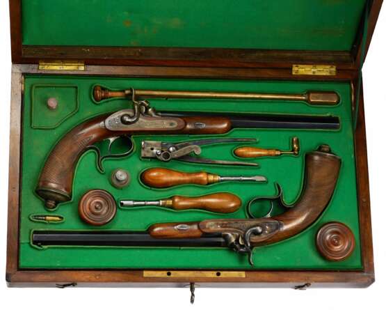 Une paire de pistolets de duel de l`armurier de la cour de Nicolas Ier - Bertrand. Saint-Pétersbourg. Milieu du 19ème siècle. - photo 6