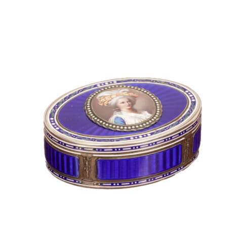 Oval box made of gilded silver with guilloché enamel decor. Early 20th century. - photo 7