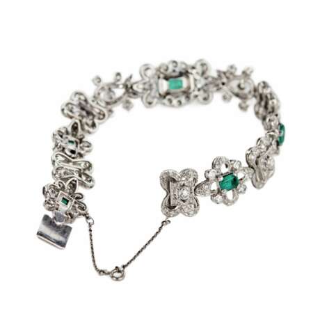 Ladies bracelet in platinum with emeralds and diamonds. First quarter of the 20th century. - Foto 4