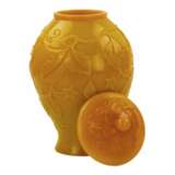 Китайская ваза-урна желтого Пекинского стекла 19 века. - фото 4