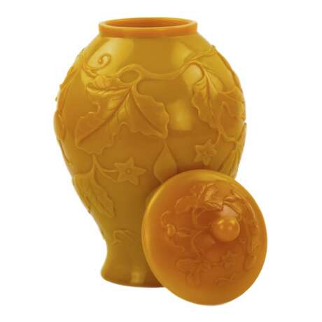 Китайская ваза-урна желтого Пекинского стекла 19 века. - фото 4