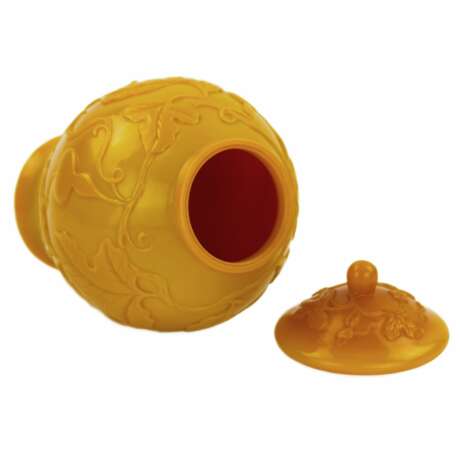 Китайская ваза-урна желтого Пекинского стекла 19 века. - фото 5