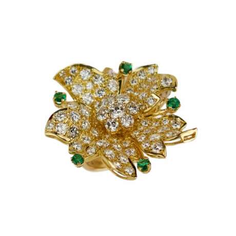 Gold 18K ring with seventy-seven diamonds and five emeralds. - photo 3