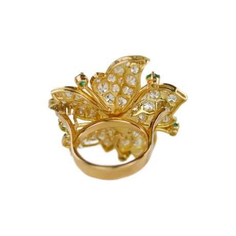 Gold 18K ring with seventy-seven diamonds and five emeralds. - photo 6