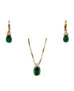 Jewelry sets. Giorgio Visconti. 18K gold pendant and earrings with emeralds and diamonds.