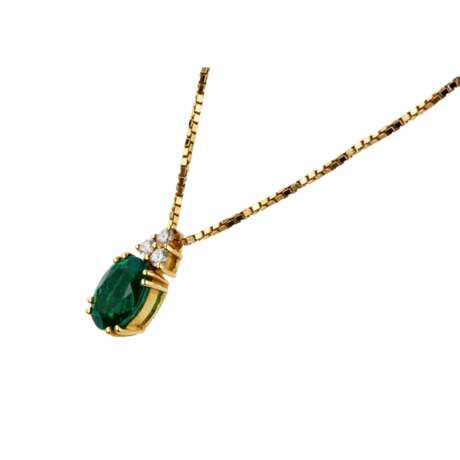 Giorgio Visconti. 18K gold pendant and earrings with emeralds and diamonds. - photo 4