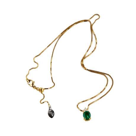 Giorgio Visconti. 18K gold pendant and earrings with emeralds and diamonds. - photo 5