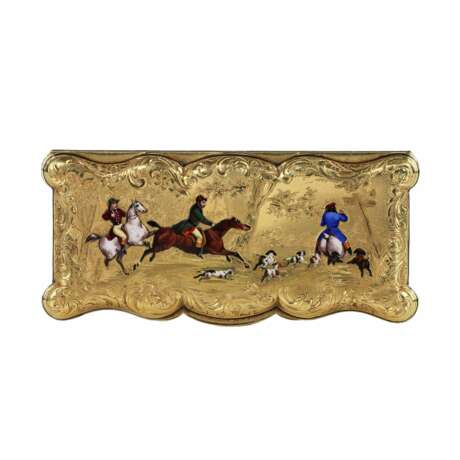 Золотая 18 K с эмалями табакерка французской работы 19 века, со сценами конной охоты. - фото 4