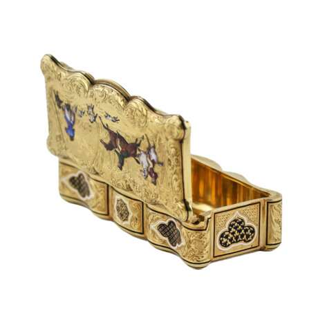 Tabatière emaillee en or 18 carats Travail français du 19ème siècle, avec des scènes de chasse equestre. - photo 8
