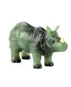 Objets de vertu. Rhinoceros de Jade miniatures taille pierre dans le style des produits de la firme Faberge