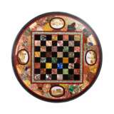 Впечатляющий шахматный стол с драгоценной римской мозаикой на резных ножках. - фото 6