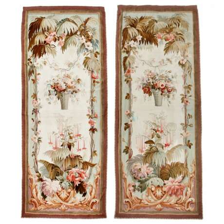 Pair of 19th century Aubusson style tapestries - photo 1