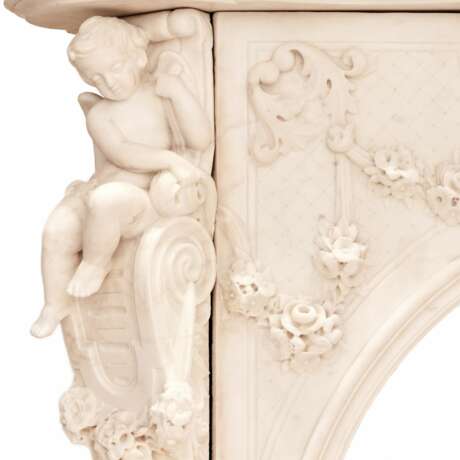 Французский камин белого мрамора с амурами в стиле Луи XV. 19 век Мрамор 129 г. - фото 3