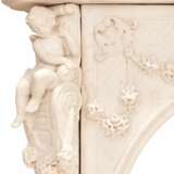 Cheminee fran&ccedil;aise en marbre blanc aux amours de style Louis XV. XIXe si&egrave;cle Marmor 129 - Foto 3