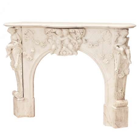 Cheminee fran&ccedil;aise en marbre blanc aux amours de style Louis XV. XIXe si&egrave;cle Marmor 129 - Foto 4