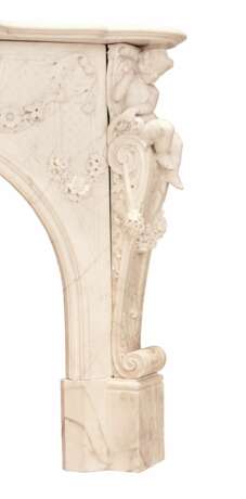 Cheminee fran&ccedil;aise en marbre blanc aux amours de style Louis XV. XIXe si&egrave;cle Marmor 129 - Foto 5