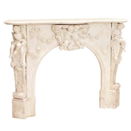 Cheminee fran&ccedil;aise en marbre blanc aux amours de style Louis XV. XIXe si&egrave;cle Marmor 129 - Foto 9