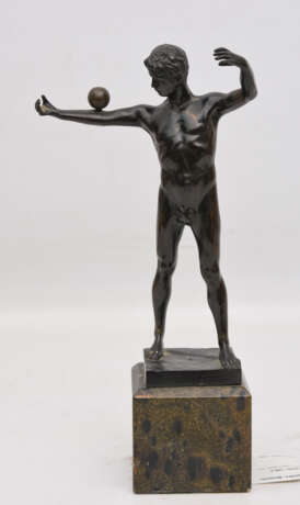 H. BÜGLER, Athletischer Ballspieler, Bronze, signiert, 20. Jahrhundert - Foto 1