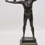 H. BÜGLER, Athletischer Ballspieler, Bronze, signiert, 20. Jahrhundert - фото 1