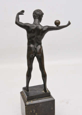 H. BÜGLER, Athletischer Ballspieler, Bronze, signiert, 20. Jahrhundert - Foto 4