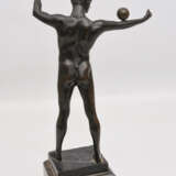 H. BÜGLER, Athletischer Ballspieler, Bronze, signiert, 20. Jahrhundert - photo 4