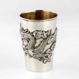 Китайский серебряный стакан с драконом. - фото 2