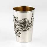 Китайский серебряный стакан с драконом. - фото 3