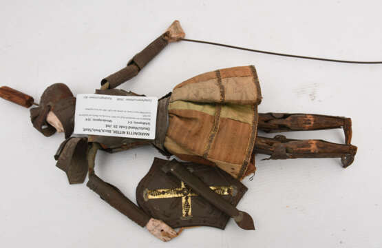 HÖLZERNER RITTER, Handmarionette aus Blech/Holz/Stoff, Deutschland 19. Jahrhundert - photo 4