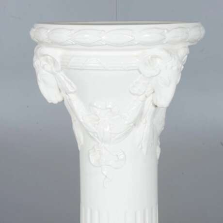Porcelain pedestal - photo 2