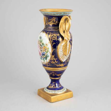 Vase en porcelaine de style Empire. Le Tallec. France, XXe siècle. - photo 4
