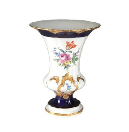 Painted Meissen vase with gold cartouches and cobalt. - photo 1