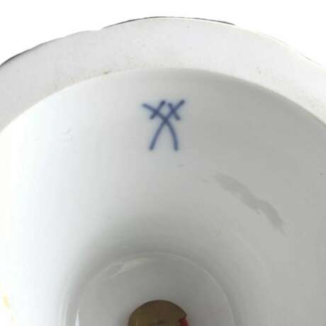 Painted Meissen vase with gold cartouches and cobalt. - photo 3