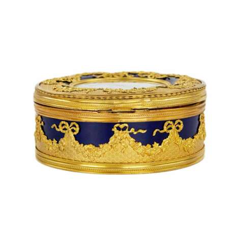 Boîte ronde en porcelaine avec miniature de style Louis XVI. - photo 5