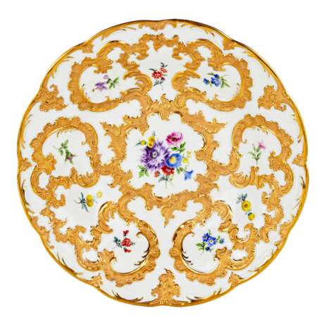 Un elegant plat en porcelaine de Meissen. - photo 1