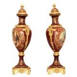Пара фарфоровых напольных ваз с золоченой бронзой в стиле Людовика XVI. Франция. 1920 век. - фото 3