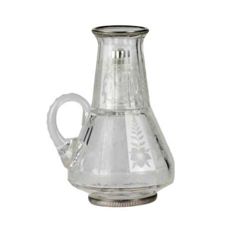 Night decanter with a glass. - Foto 1
