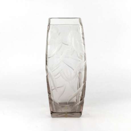 Large, heavy, crystal vase with luxurious irises. - photo 2