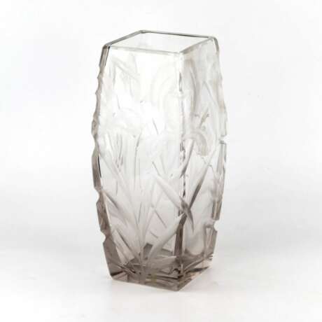 Большая, тяжелая, хрустальная ваза с роскошными ирисами. - фото 3